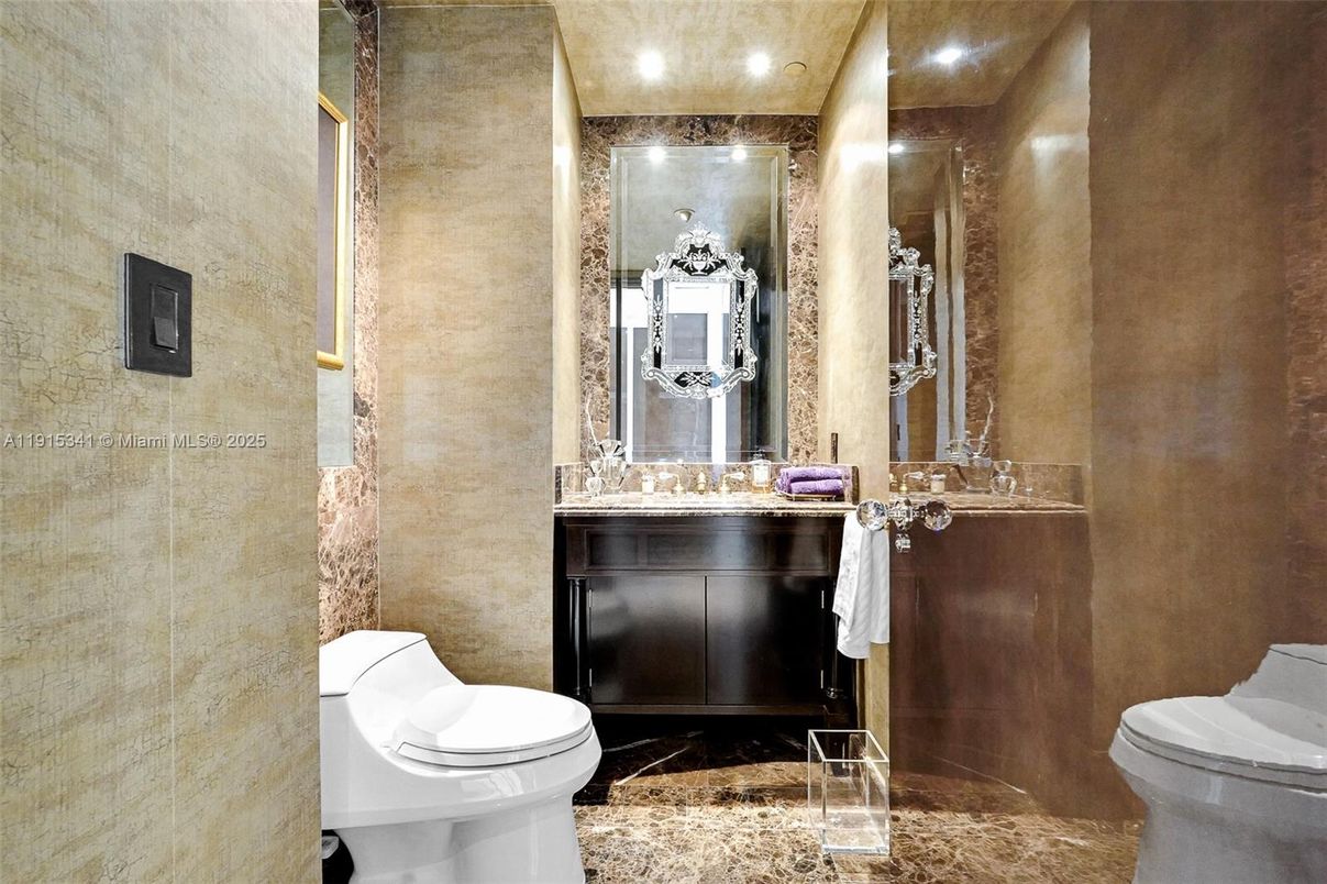 Bathroom, Interior, Recessed Lighting