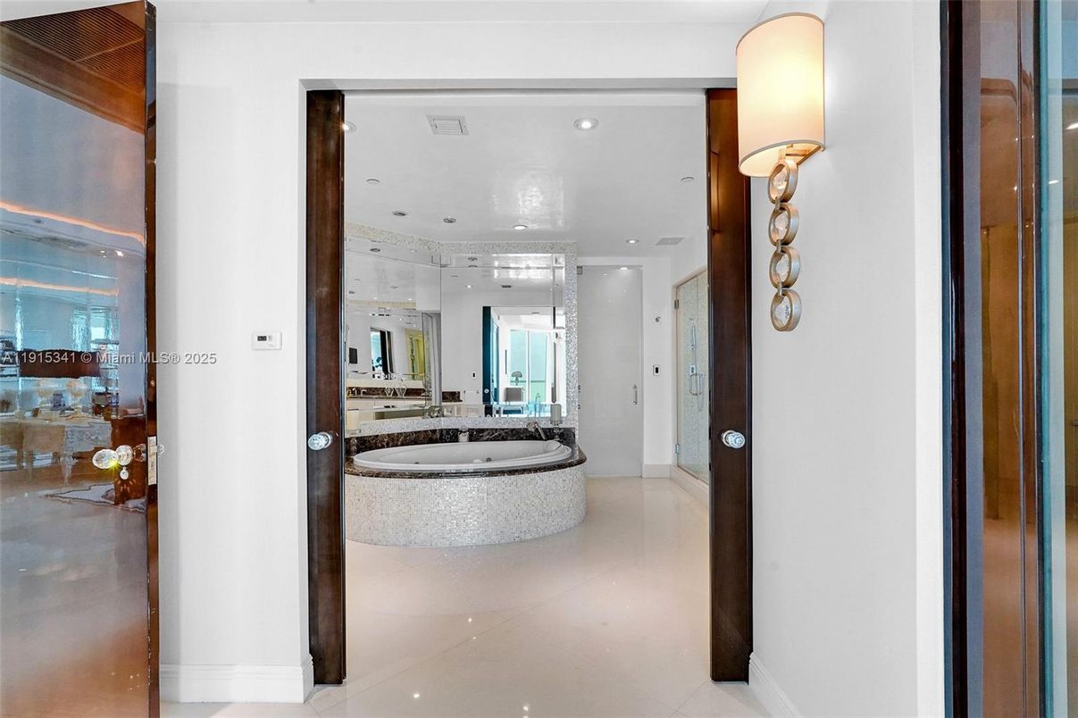 Bathroom, Interior, Recessed Lighting