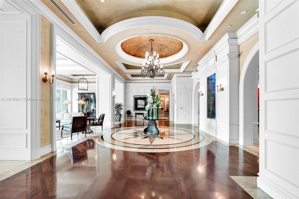 Chandelier, Dining room, Interior, Recessed Lighting, Wood Texture Flooring