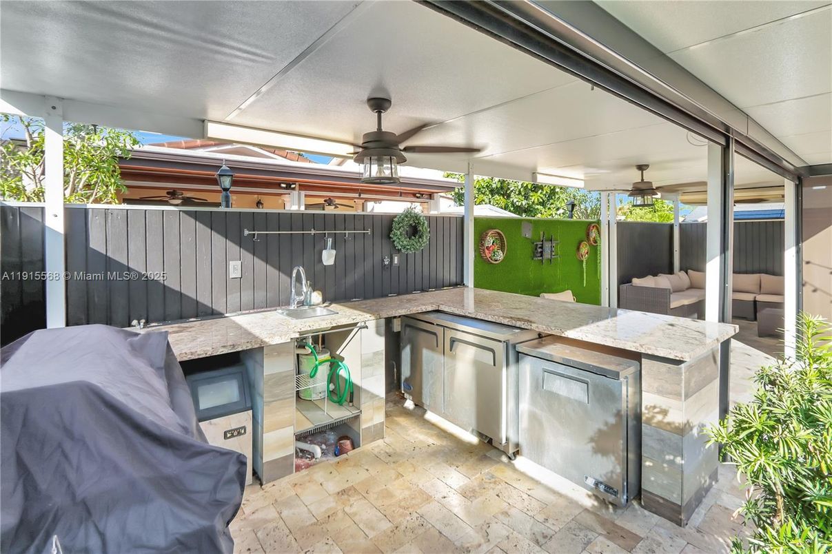 Exterior, Outdoor Kitchen