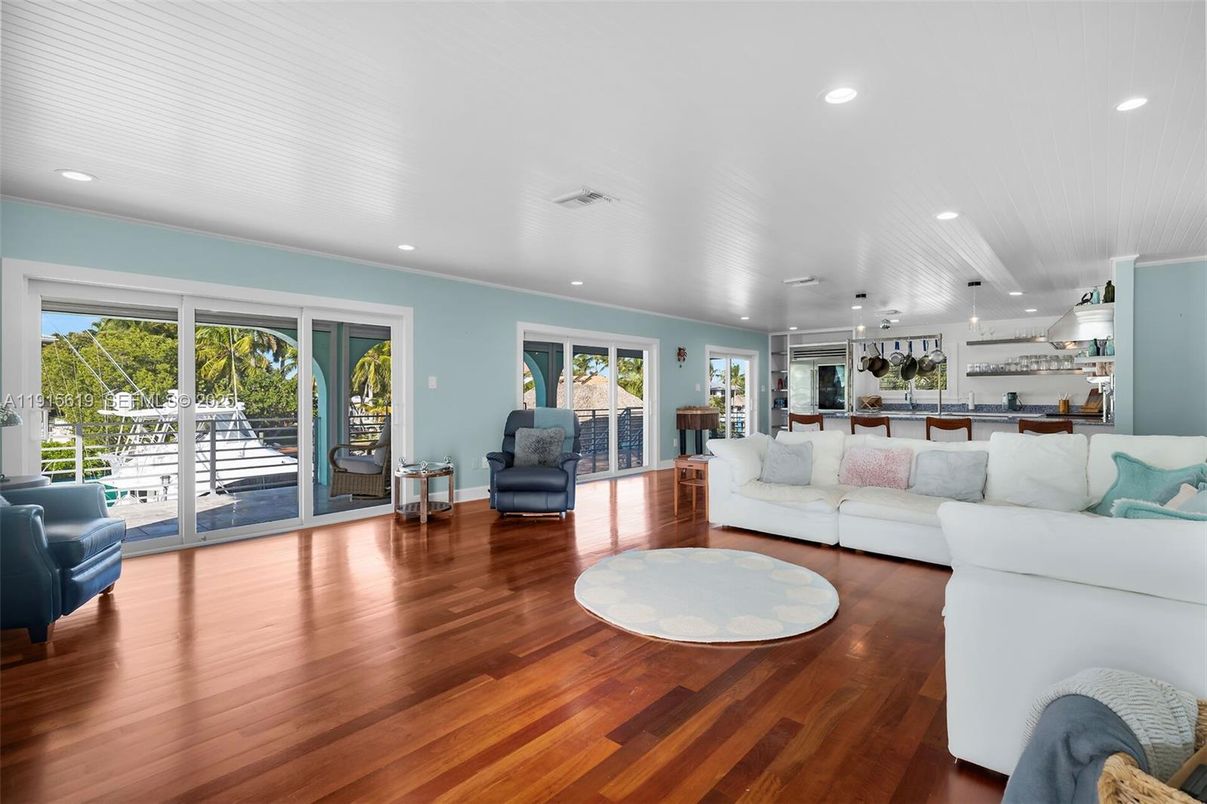 Dining room, Interior, Living room, Pendant Lights, Recessed Lighting, Wood Texture Flooring