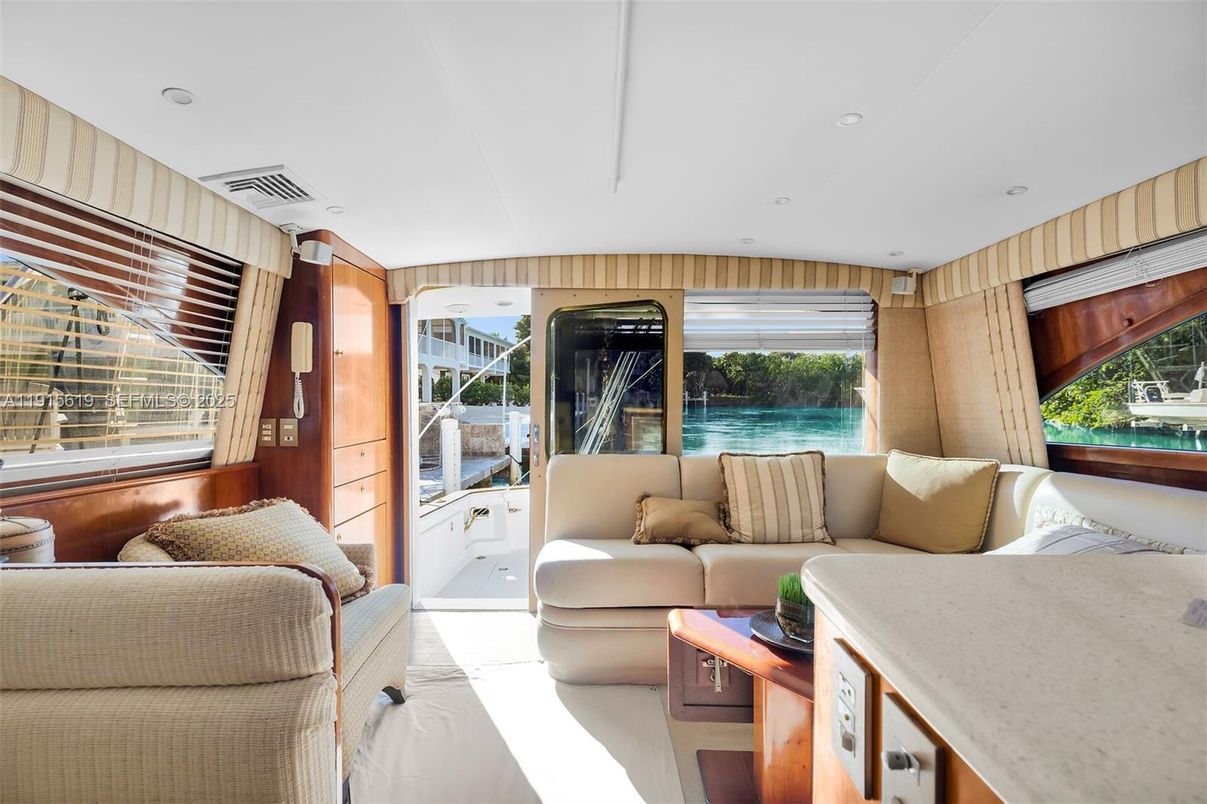 Interior, Living room, Recessed Lighting, Water