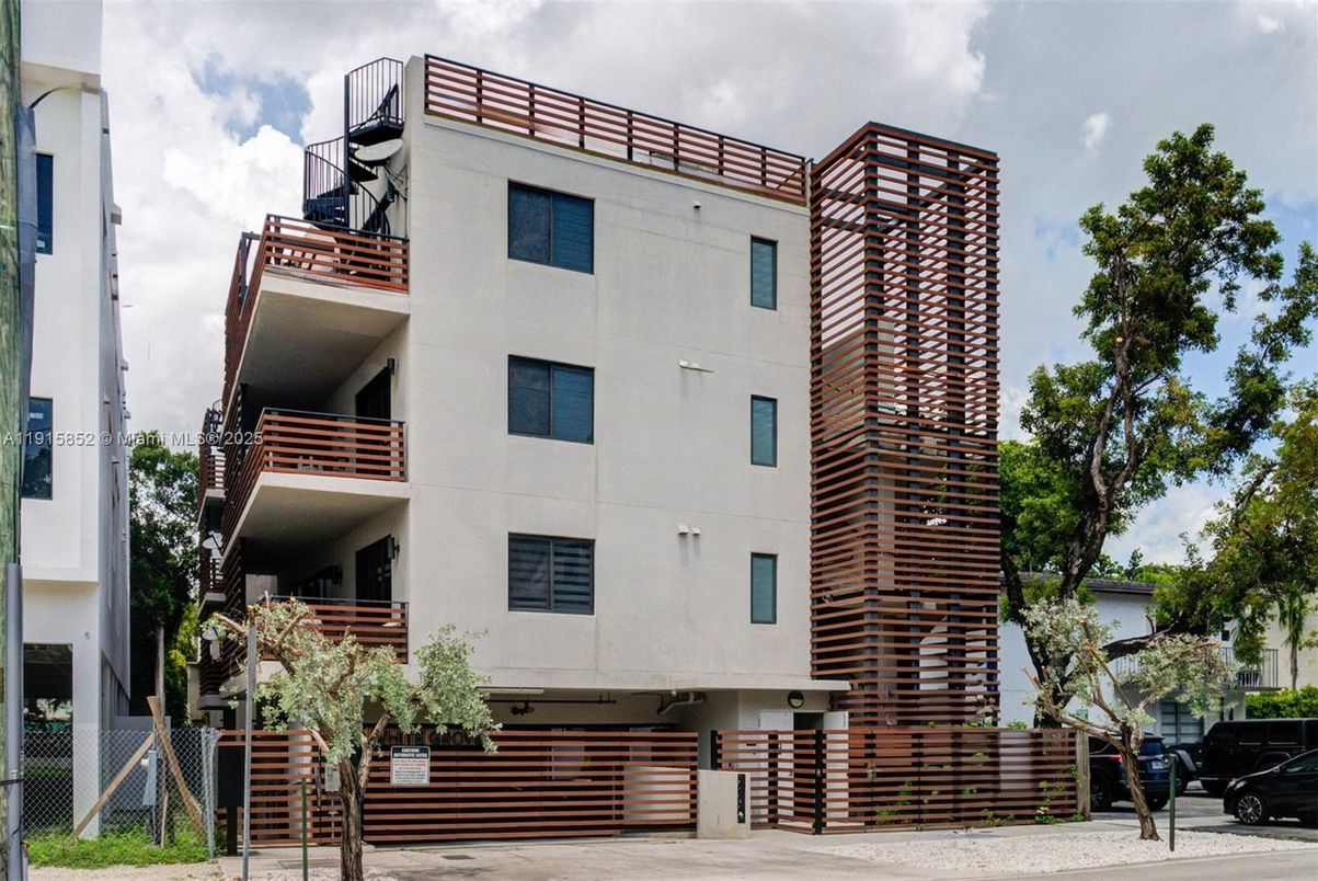 Exterior, Facade, Condo Building