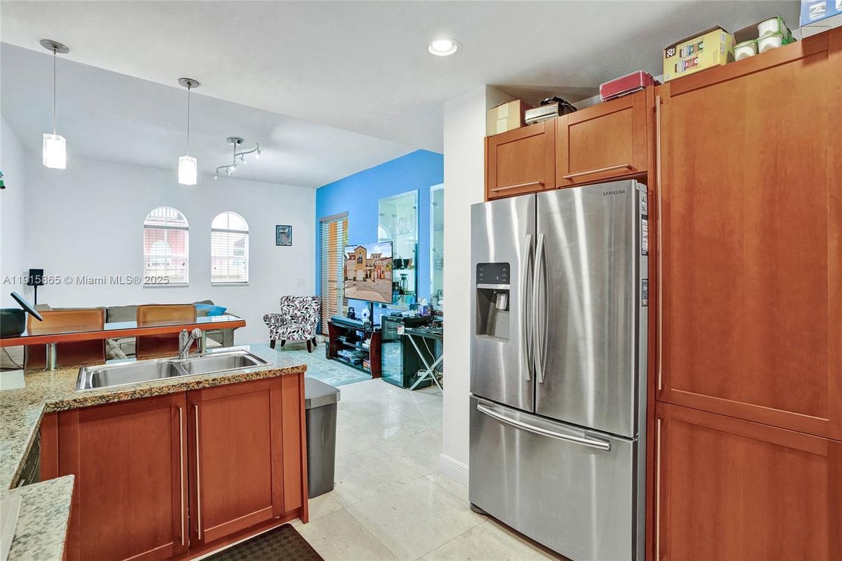 Interior, Kitchen, Living room, Pendant Lights, Recessed Lighting, Stainless Steel Appliances