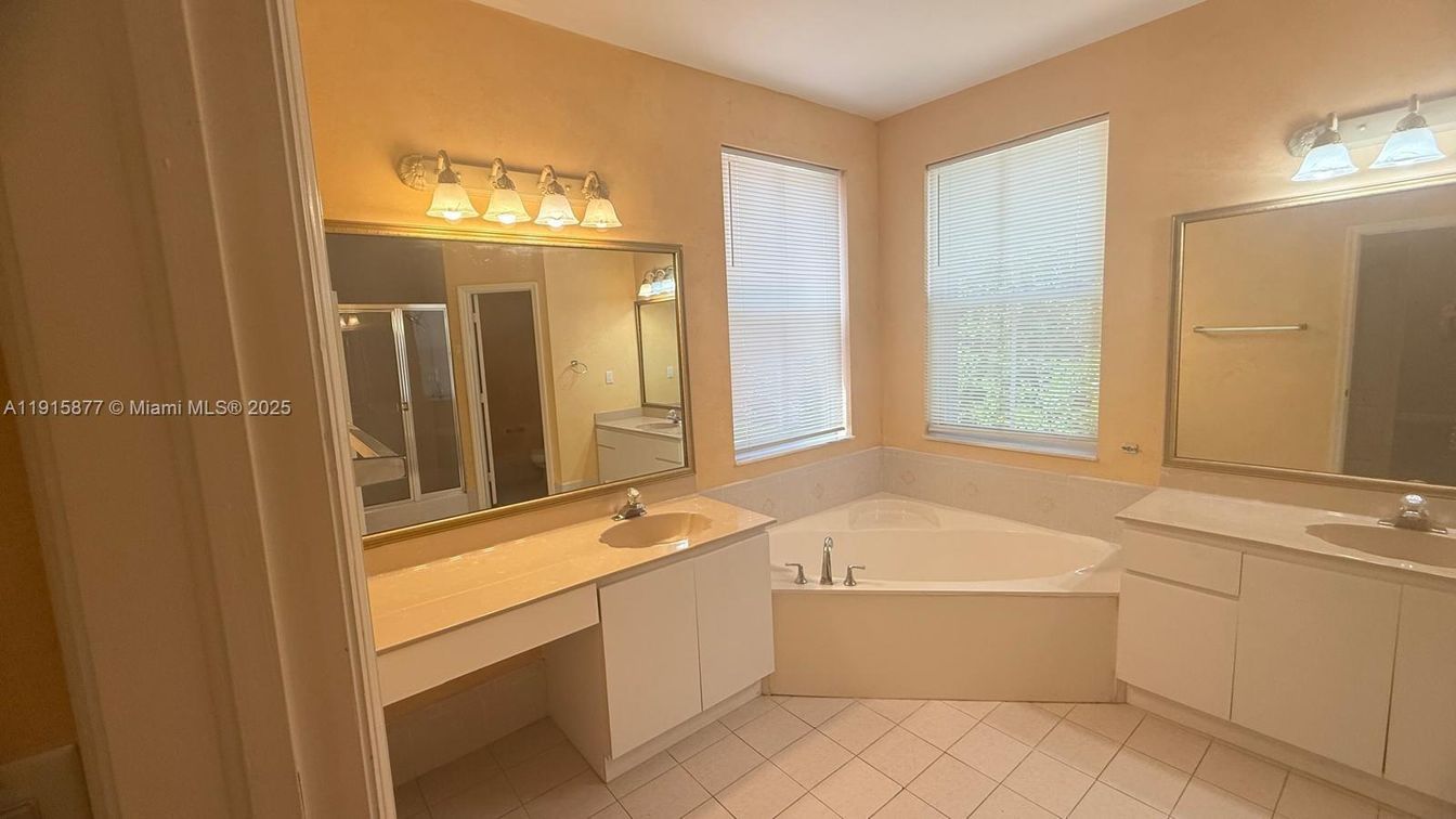 Bathroom, Dual Sink Vanities, Interior