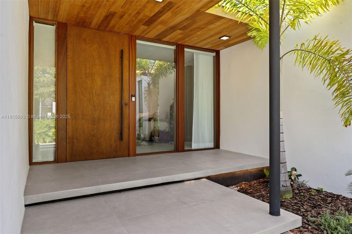 Elevator, Exterior, Recessed Lighting