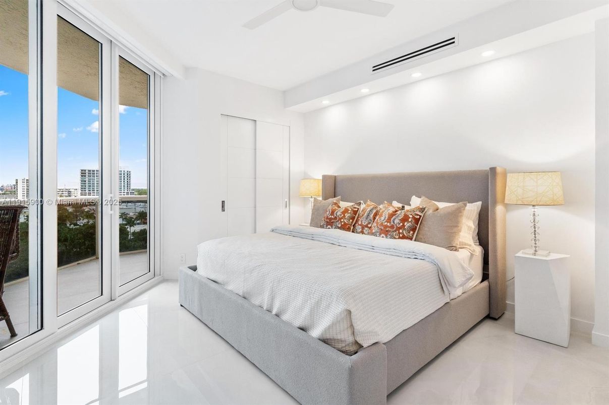 Bedroom, Interior, Recessed Lighting, Water