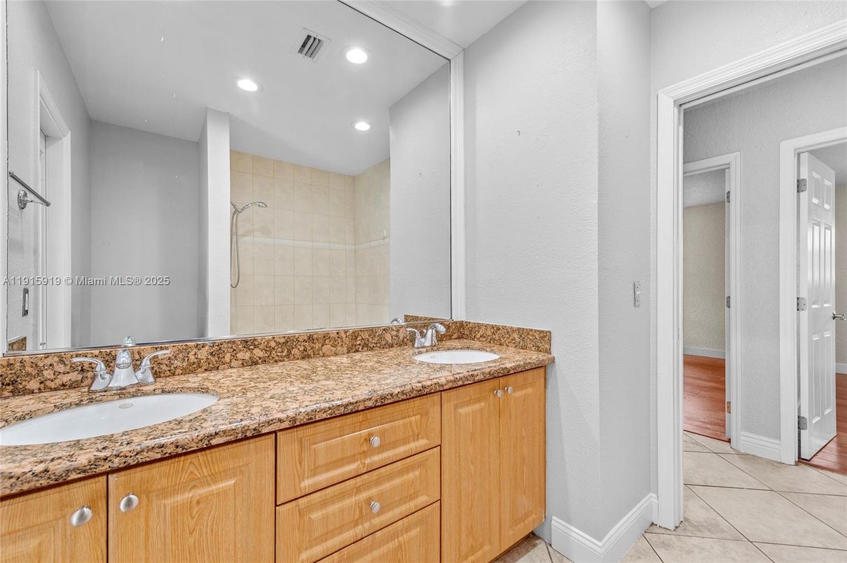 Bathroom, Dual Sink Vanities, Interior, Recessed Lighting