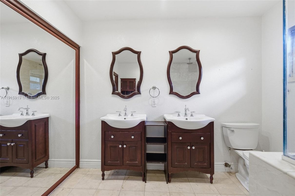 Bathroom, Dual Sink Vanities, Interior