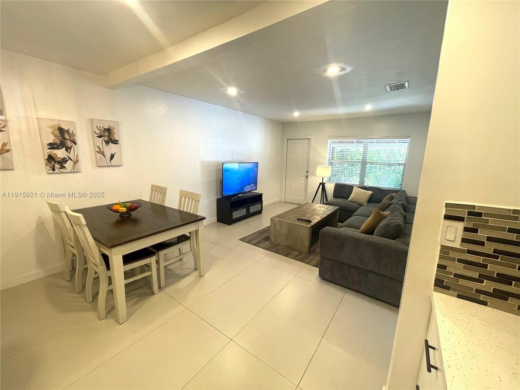 Dining room, Interior, Living room, Recessed Lighting