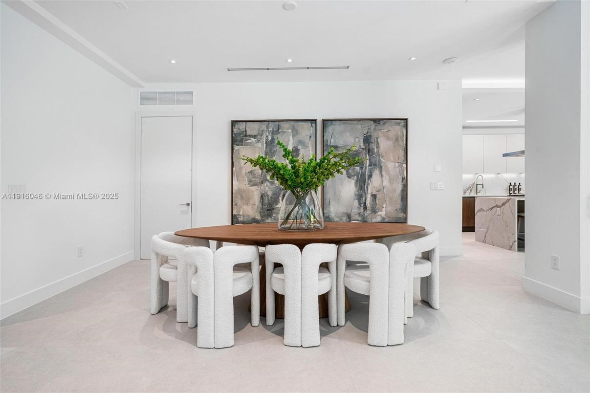 Dining room, Interior, Kitchen, Recessed Lighting