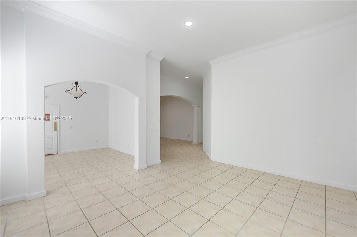 Empty room, Interior, Recessed Lighting