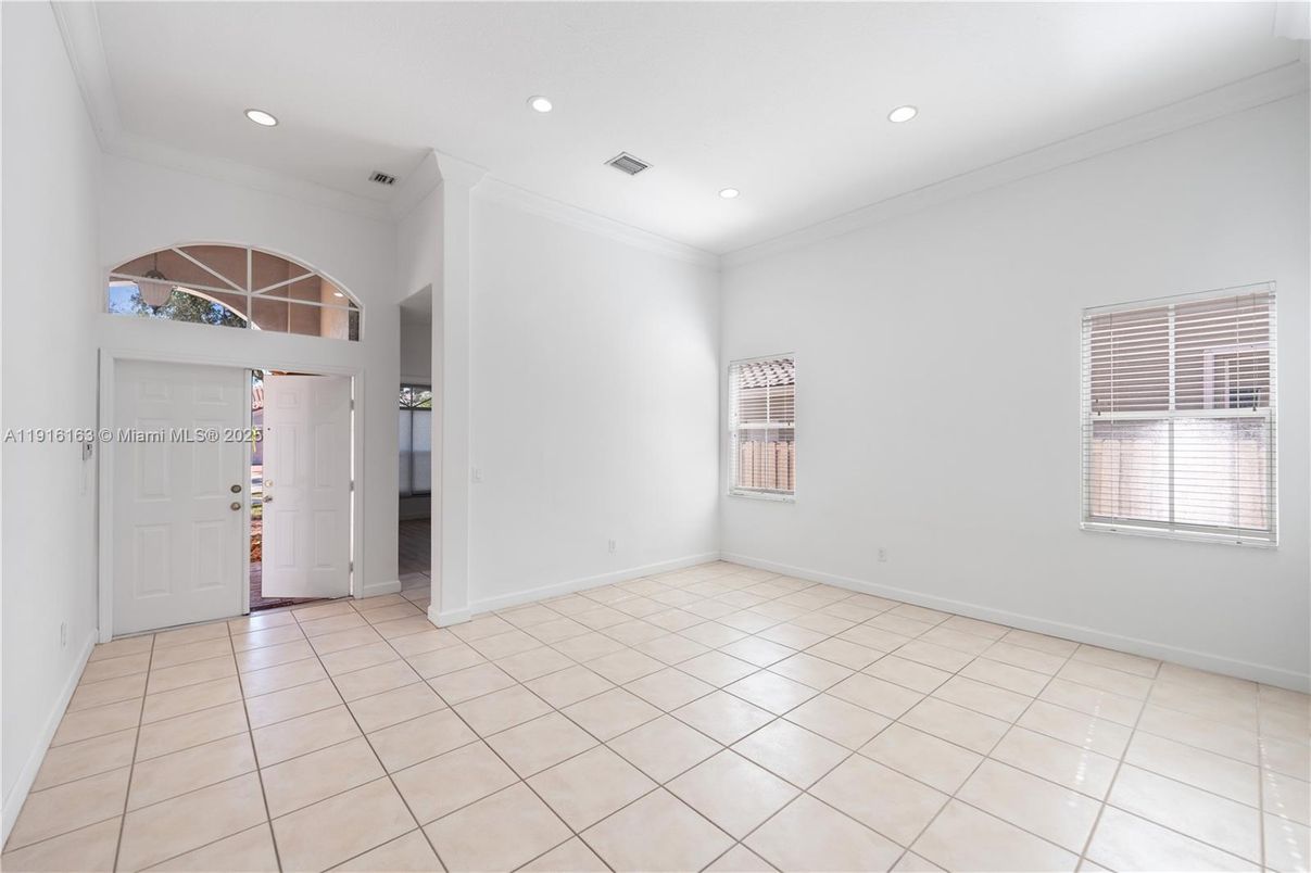 Empty room, Interior, Recessed Lighting