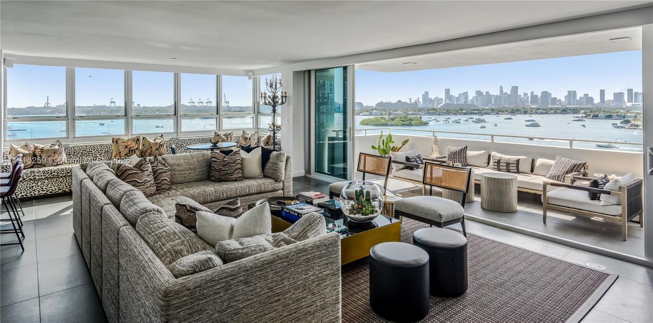 Interior, Living room, Water