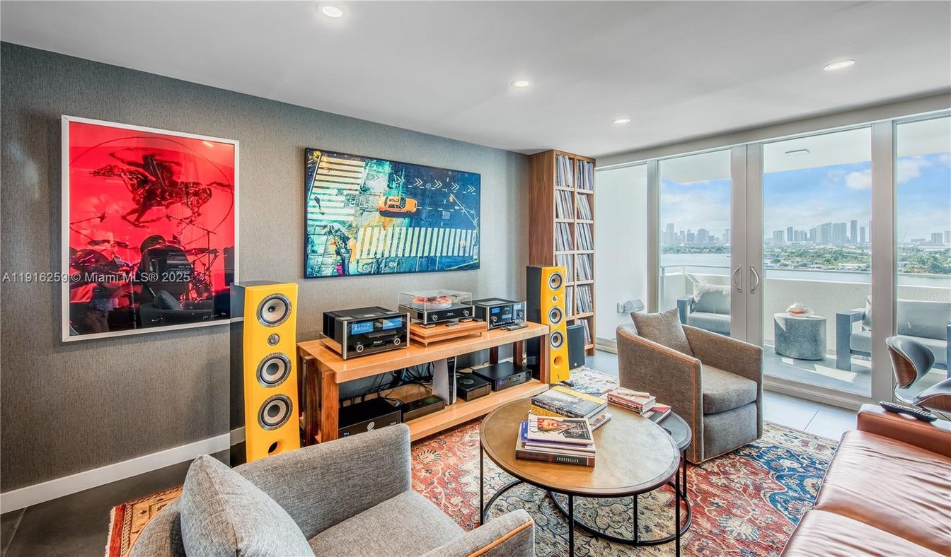 Interior, Living room, Recessed Lighting, Water