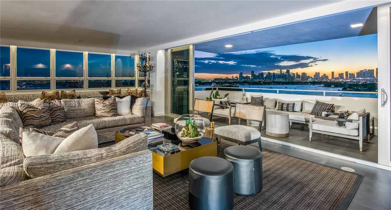 Interior, Living room, Recessed Lighting, Water