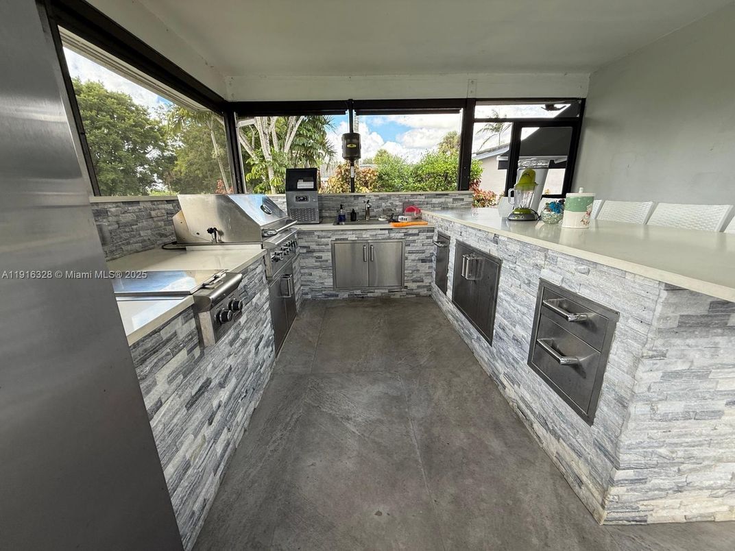 Interior, Stainless Steel Appliances