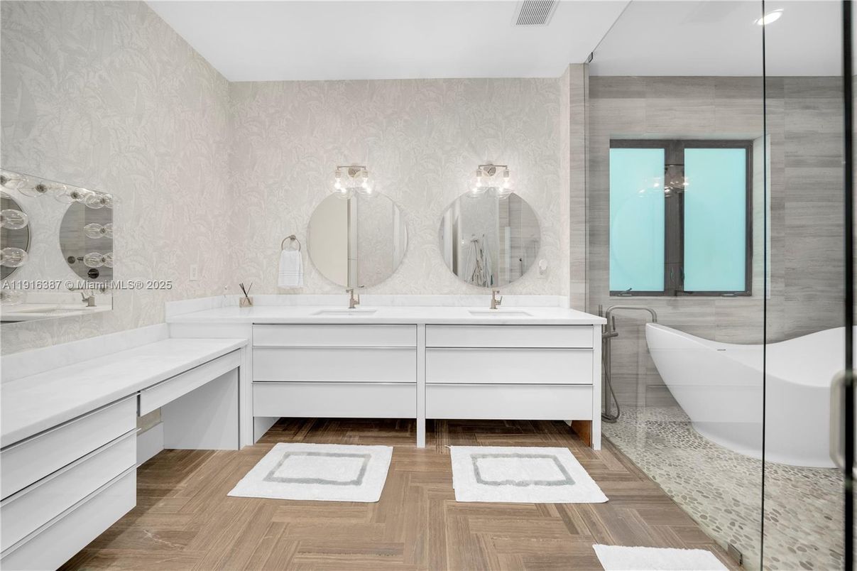 Bathroom, Dual Sink Vanities, Interior, Wood Texture Flooring