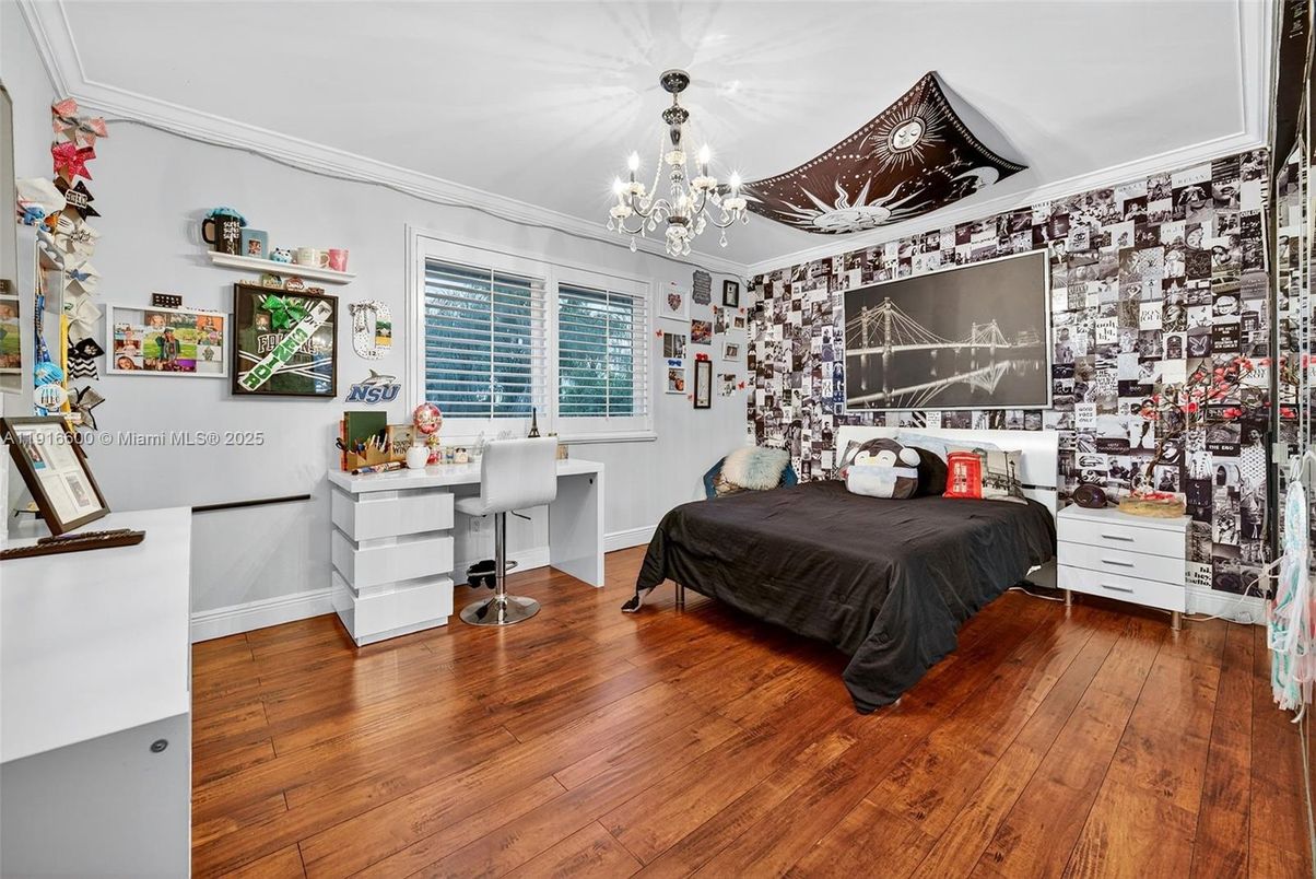 Chandelier, Interior, Wood Texture Flooring
