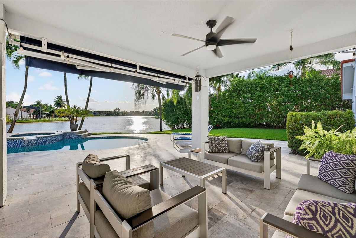 Exterior, Pool, Water