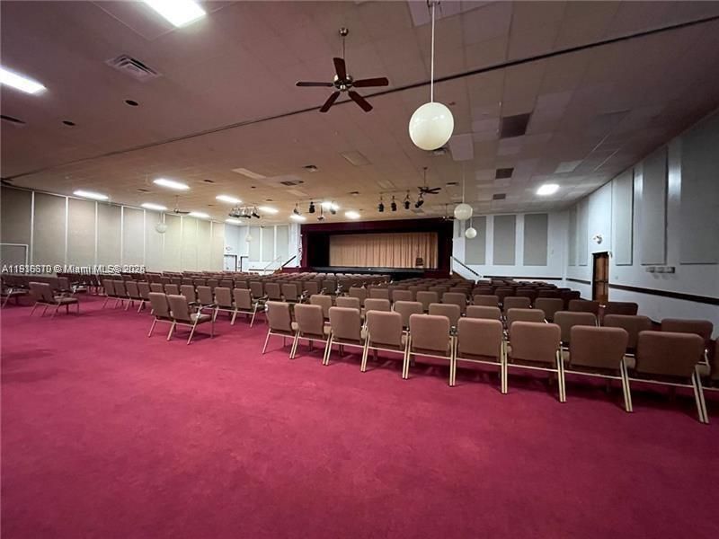 Interior, Pendant Lights, Projection Screen, Recessed Lighting, Theatre Room