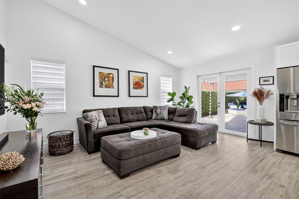 Interior, Living room, Recessed Lighting, Wood Texture Flooring