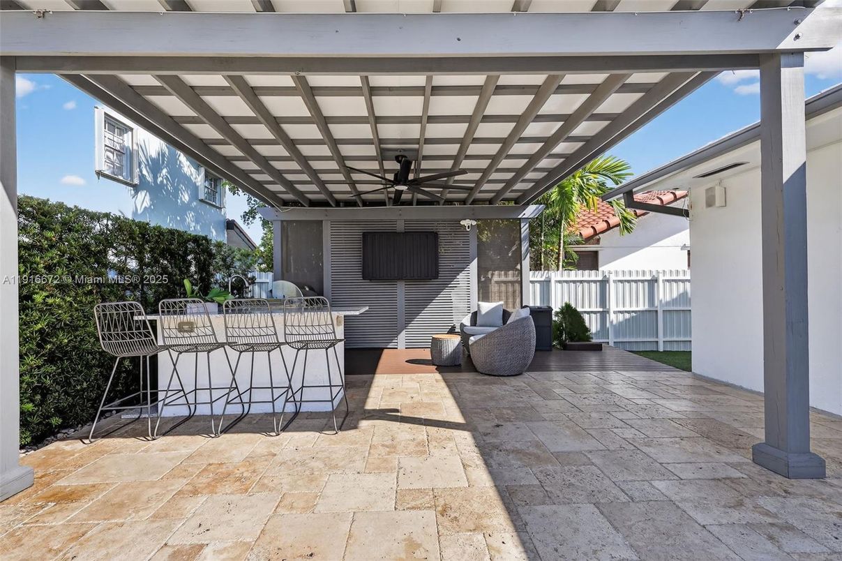 Exterior, Outdoor Kitchen