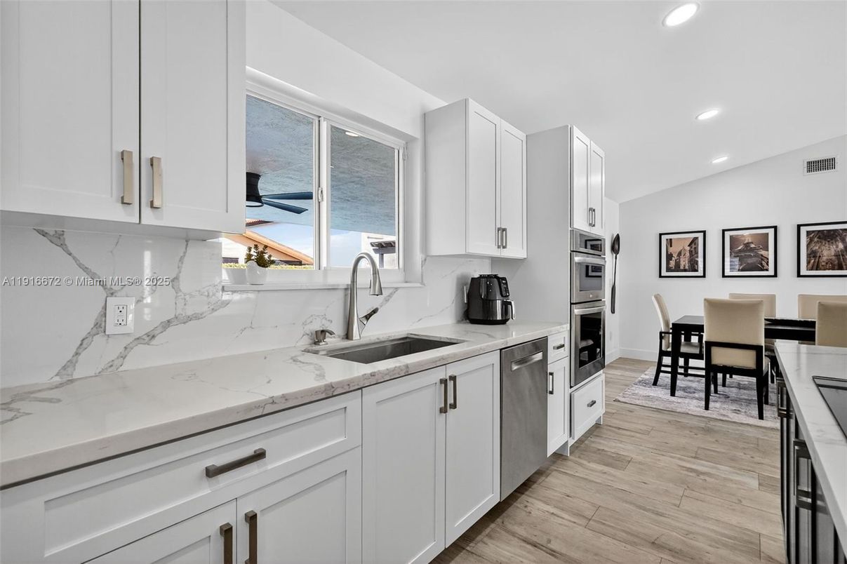 Dining room, Interior, Kitchen, Recessed Lighting, Wood Texture Flooring