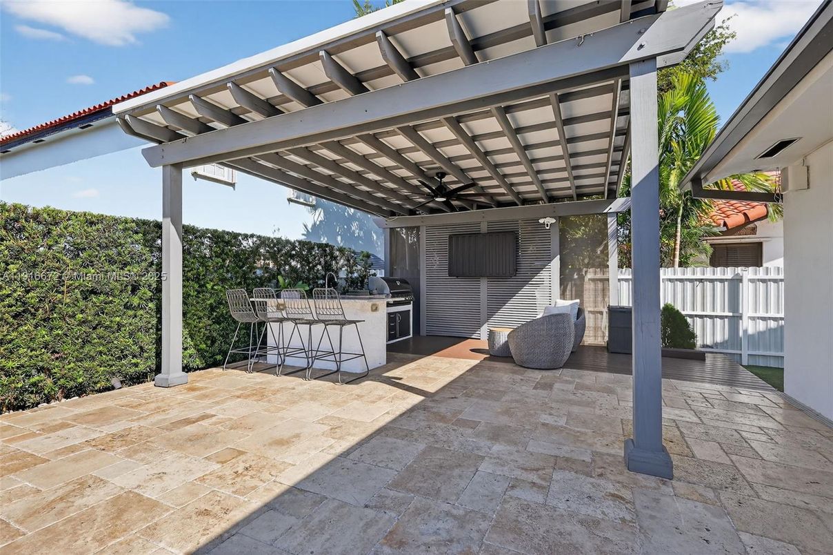 Exterior, Outdoor Kitchen