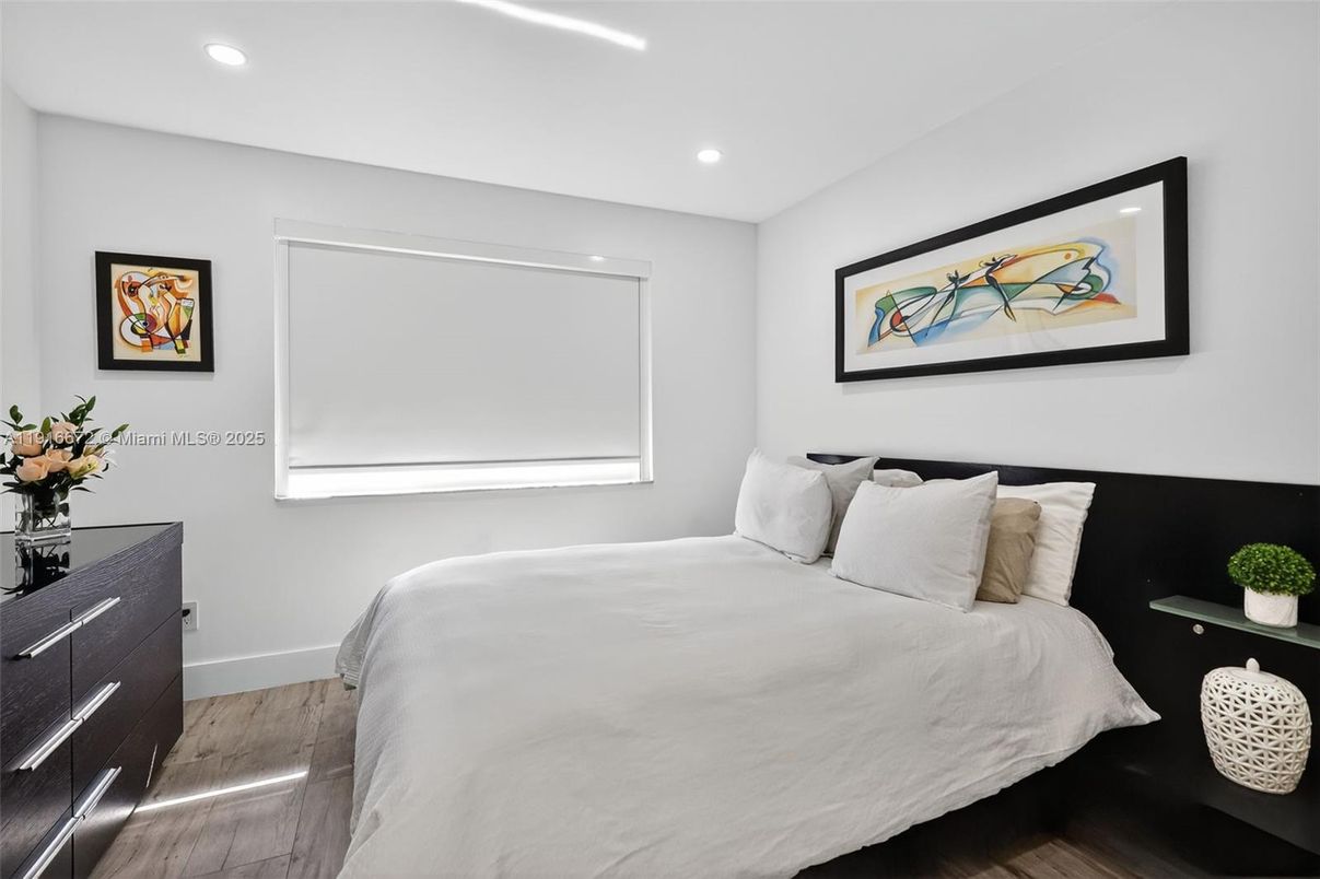 Bedroom, Interior, Recessed Lighting, Wood Texture Flooring