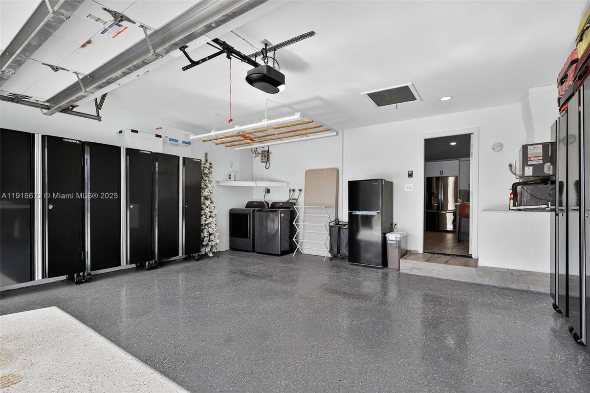 Garage, Interior, Recessed Lighting, Washer