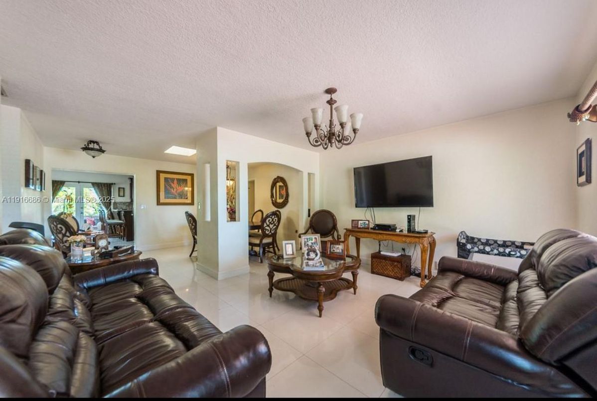 Chandelier, Interior, Living room