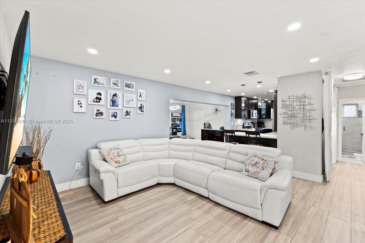 Interior, Kitchen, Living room, Pendant Lights, Recessed Lighting, Wood Texture Flooring