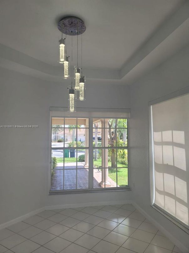 Empty room, Interior, Pendant Lights