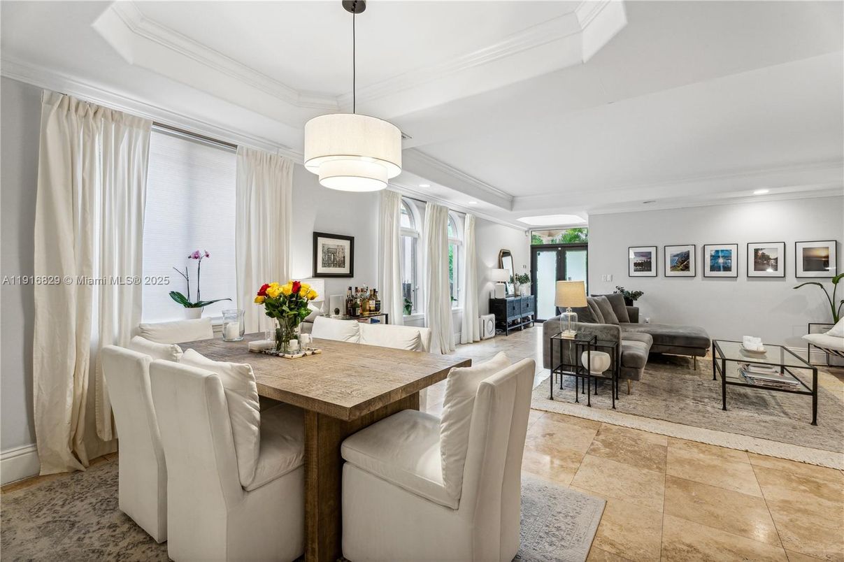 Dining room, Interior, Living room, Pendant Lights, Recessed Lighting