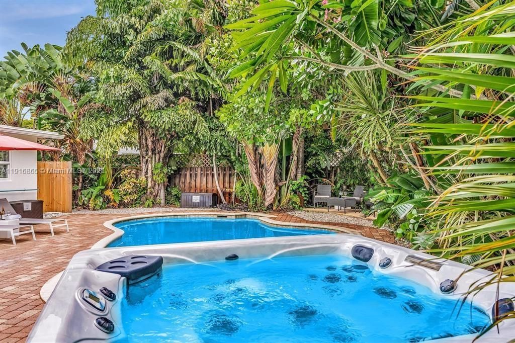 Exterior, Hot Tub, Pool