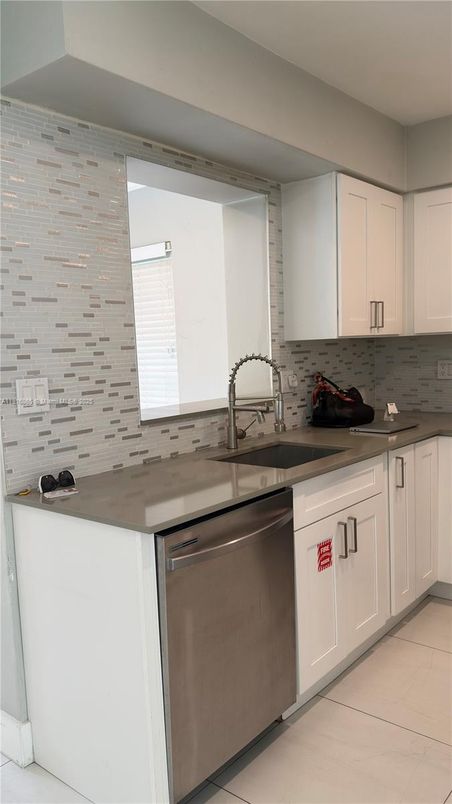 Interior, Kitchen, Marble, Stainless Steel Appliances