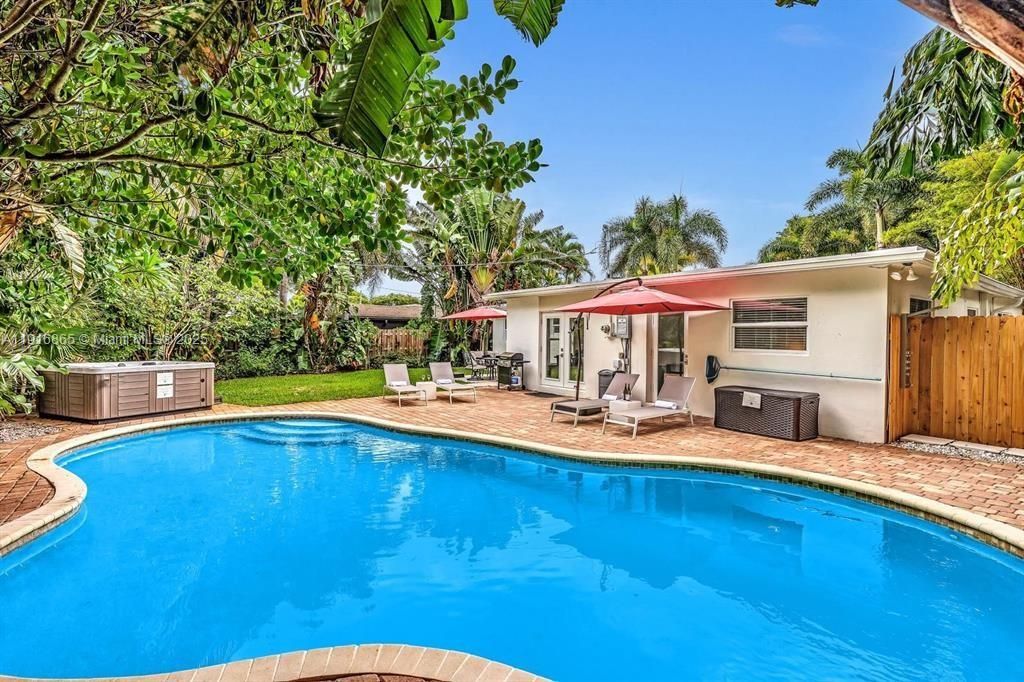 Exterior, Hot Tub, Pool