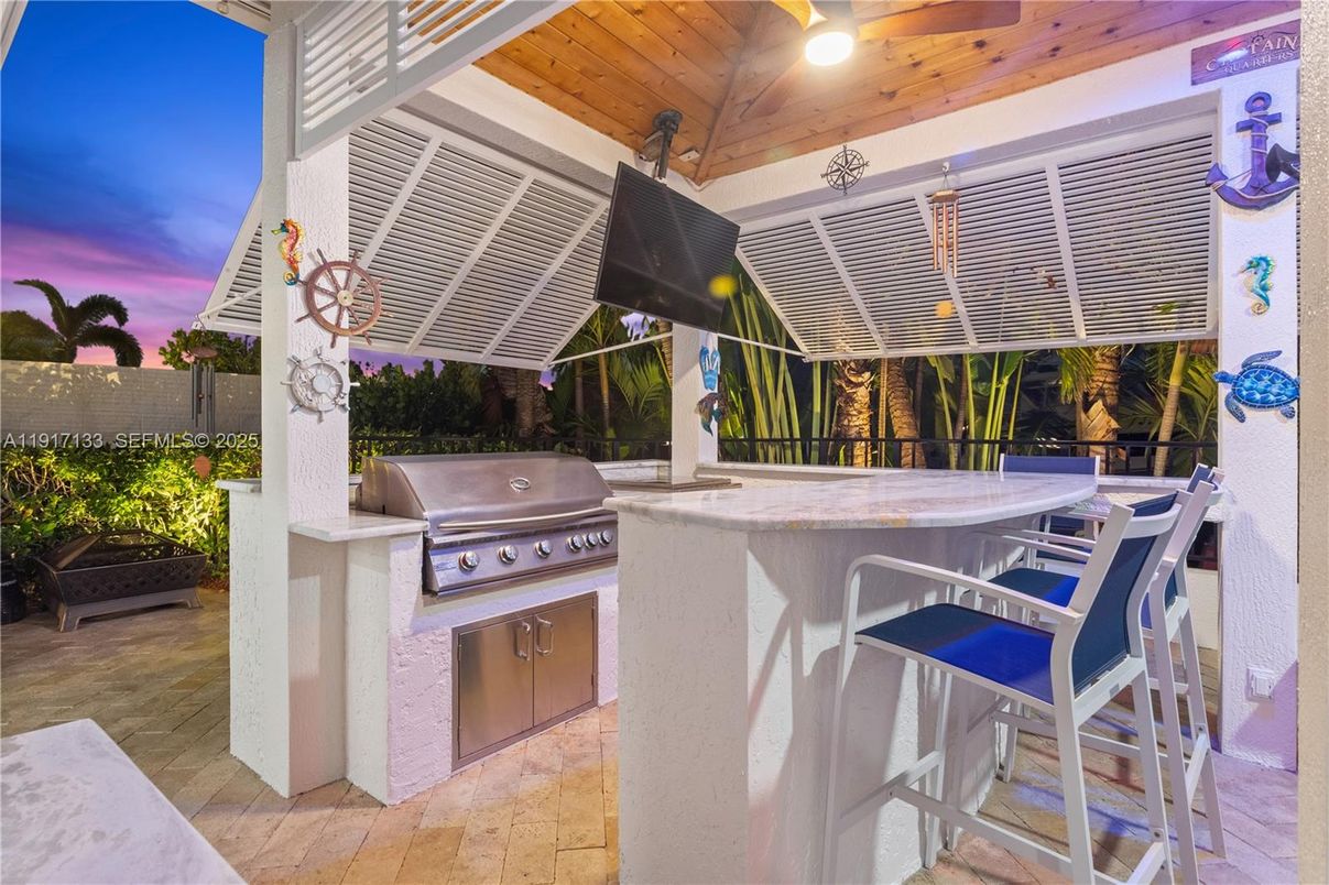 Exterior, Outdoor Kitchen