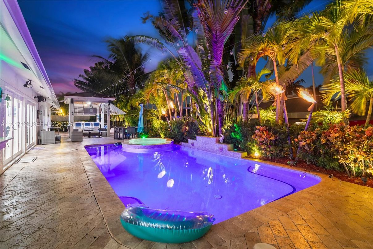 Exterior, Hot Tub, Pool