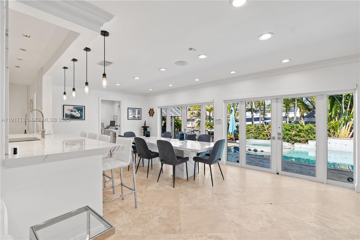 Dining room, Interior, Pendant Lights, Recessed Lighting