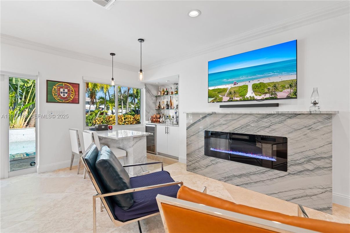 Dining room, Fireplace, Interior, Pendant Lights, Recessed Lighting