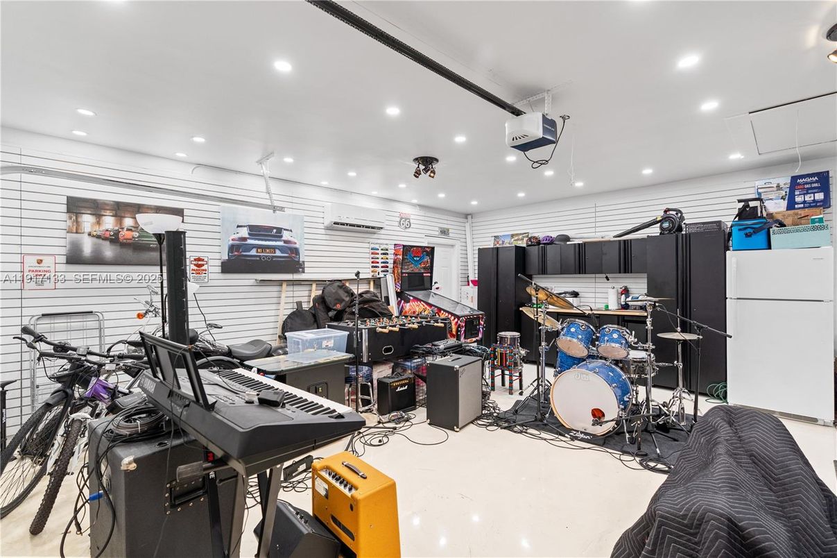 Fitness Equipment, Interior, Recessed Lighting