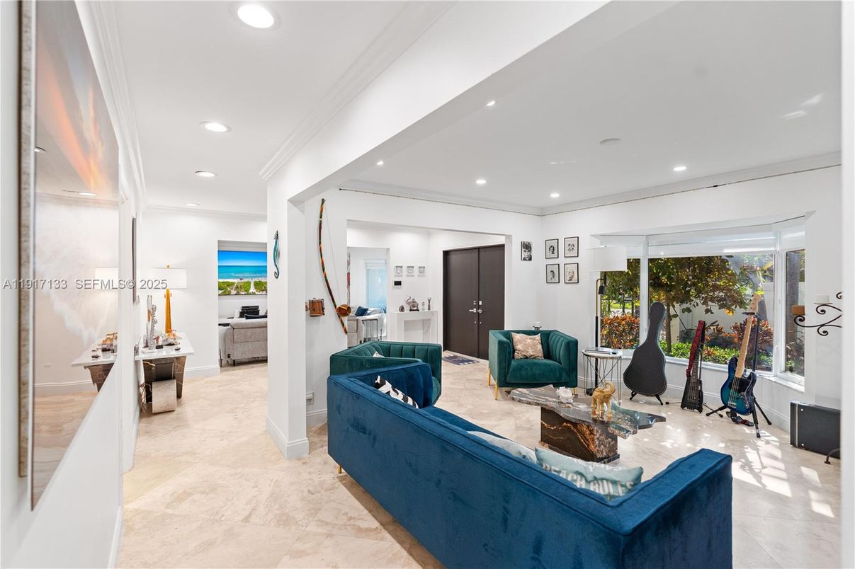 Fitness Equipment, Interior, Living room, Recessed Lighting