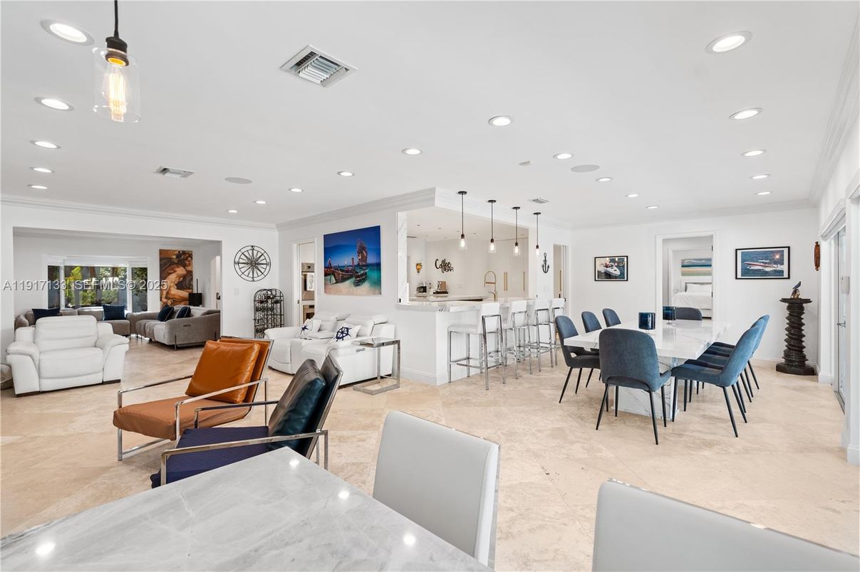 Dining room, Interior, Living room, Pendant Lights, Recessed Lighting