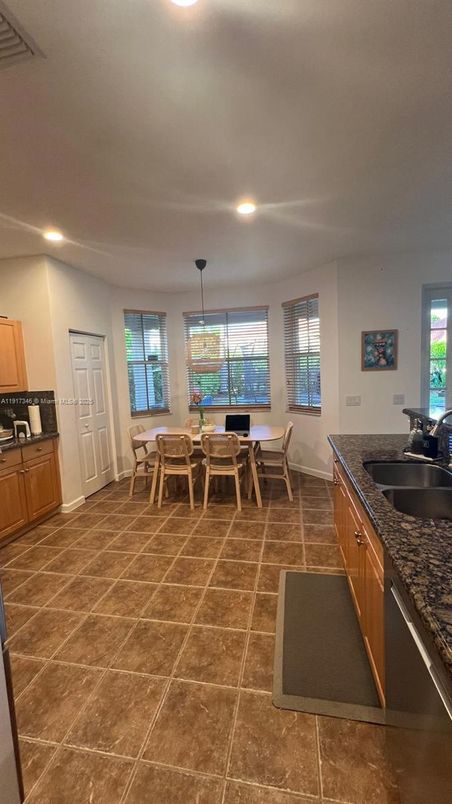 Dining room, Interior, Kitchen, Pendant Lights, Recessed Lighting