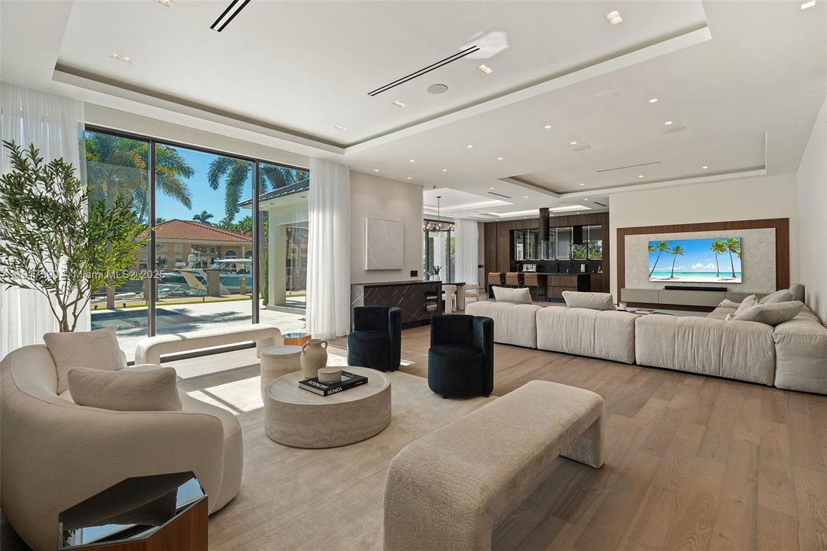 Interior, Living room, Recessed Lighting, Wood Texture Flooring