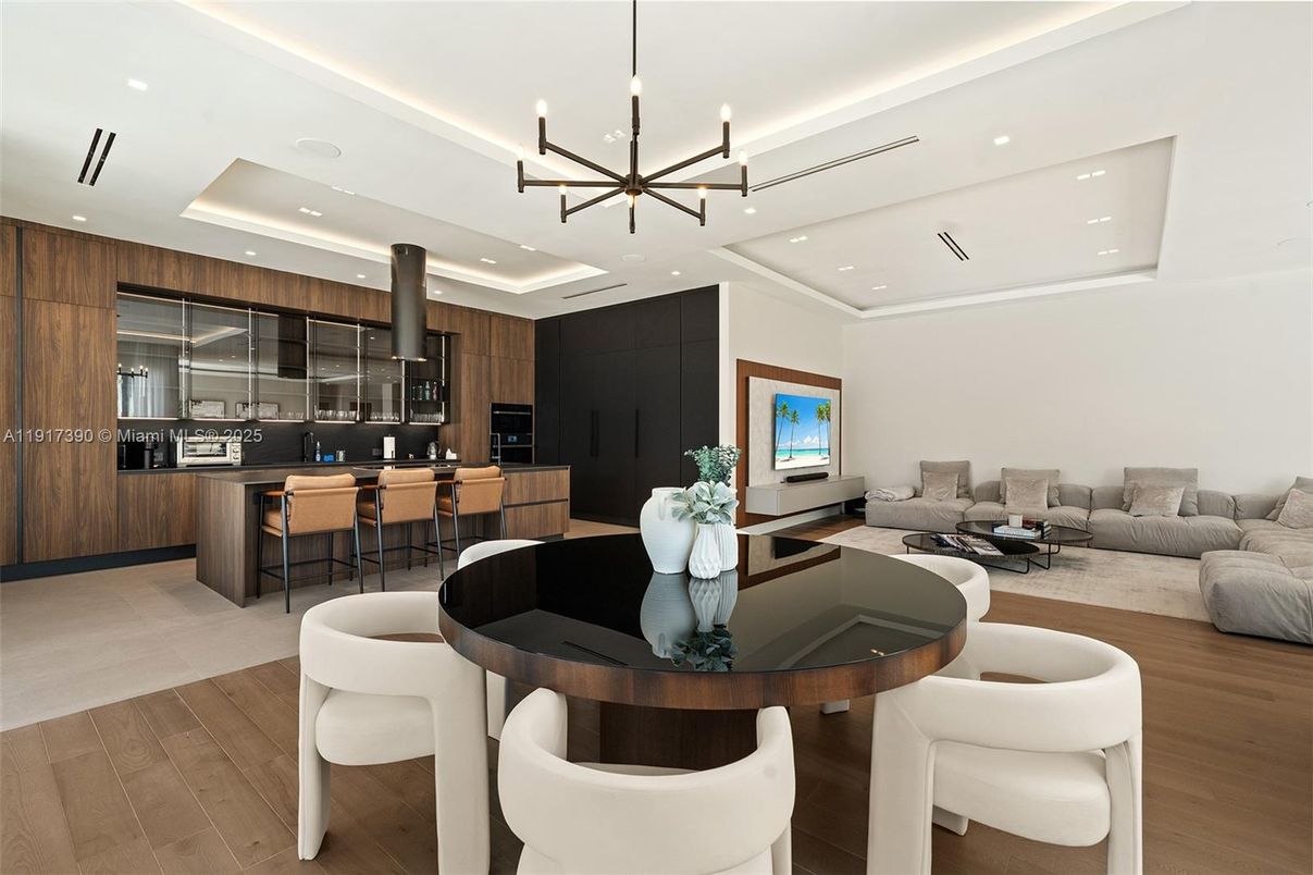 Interior, Kitchen, Living room, Pendant Lights, Recessed Lighting, Wood Texture Flooring