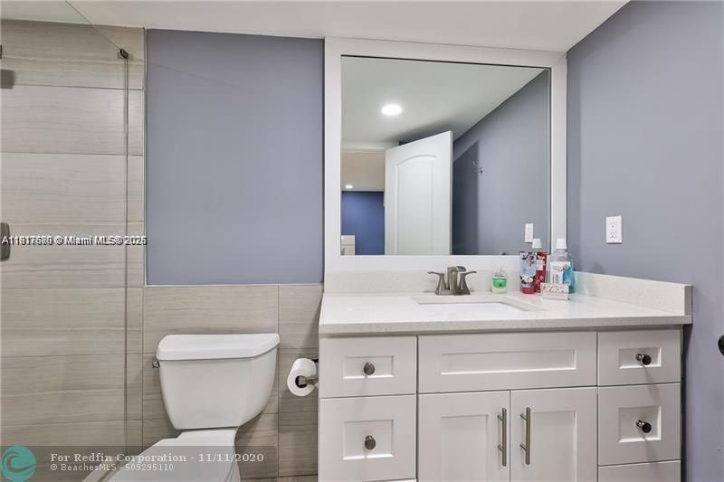 Bathroom, Interior, Recessed Lighting
