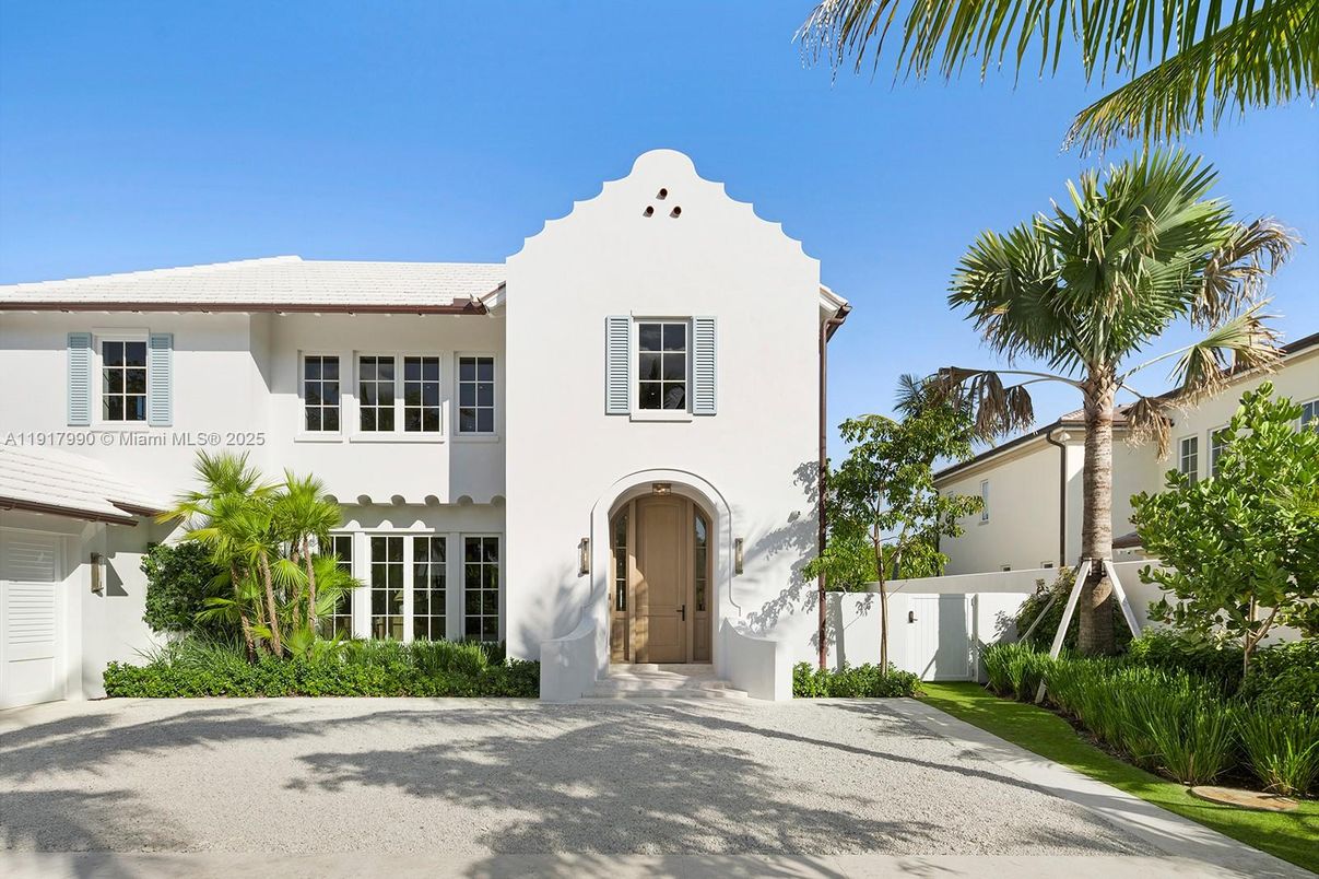 Exterior, Facade, Spanish Mediterranean